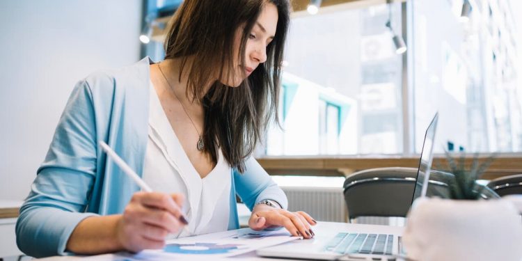 como cortar gastos na empresa