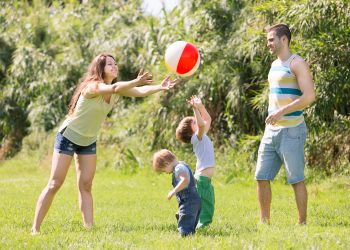 parents with children sunny day scaled