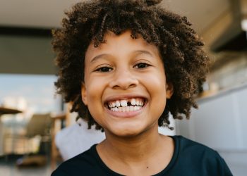 O que causa a gengivoestomatite scaled