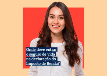 Mulher jovem sorrindo sobre um fundo laranja e bege com a frase : Onde deve entrar o seguro de vida na declaração do Imposto de Renda?