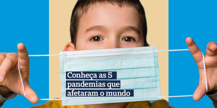 imagem de um agaroto segurando uma máscara cirúrgica na qual consta o título do artigo