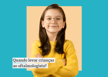 menina usa óculos depois de consulta com oftalmologista