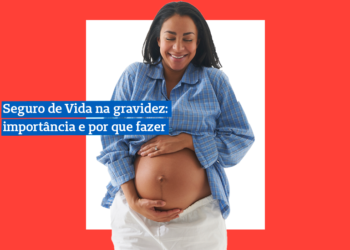 Mulher gestante com as mãos na barriga enquanto sorri. Há o escrito "seguro de vida na gravidez: importância e por que fazer"