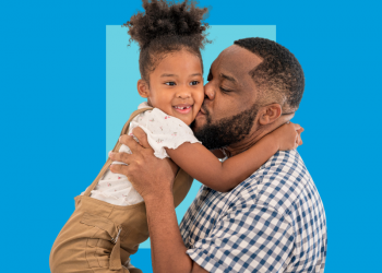 pai abraçando sua filha criança, capa do conteúdo sobre quanto tempo demora para receber o seguro de vida