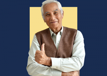 Idoso com braços cruzados a frente do torso fazendo o sinal de "joia", com o dedão para cima. Capa do conteúdo sobre como prevenir o mal de Parkinson