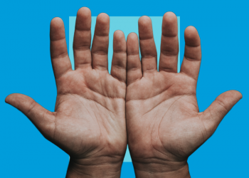 mãos juntas com as palmas expostas, ilustrando o conteúdo sobre o que é doença de Parkinson