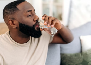 Verão: quanta água devemos beber por dia?