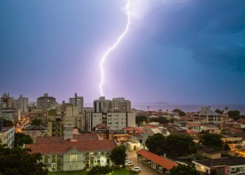 Queda de raio: 8 dicas para proteger os seus equipamentos