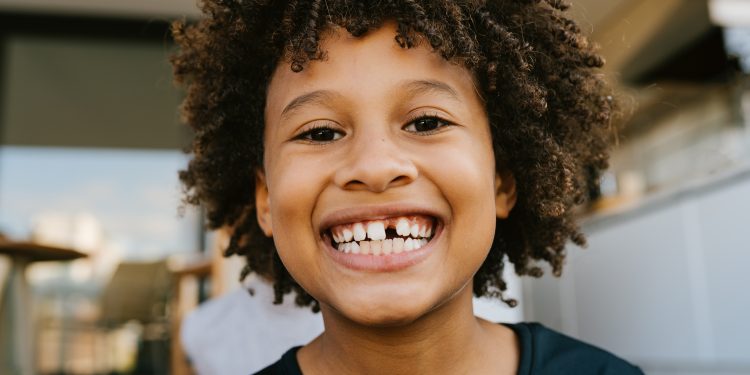 O que causa a gengivoestomatite? Entenda como o tratamento é feito