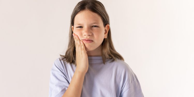 Você sente os dentes ásperos? Entenda as causas